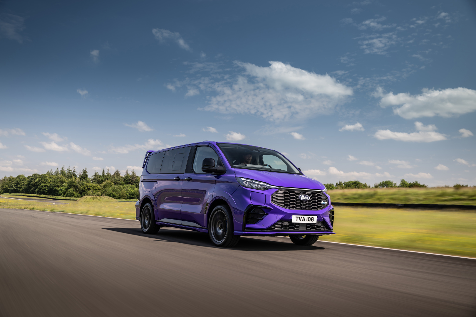 SMALL_Ford_ETourneoCustomMS-RT_10